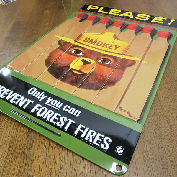 エンボスメタルサイン SMOKEY BEAR