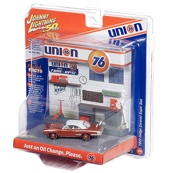 JOHNNY LIGHTNING 1:64 Union 76 Just Oil Change Please - 1970 Dodge Super Bee ミニカー