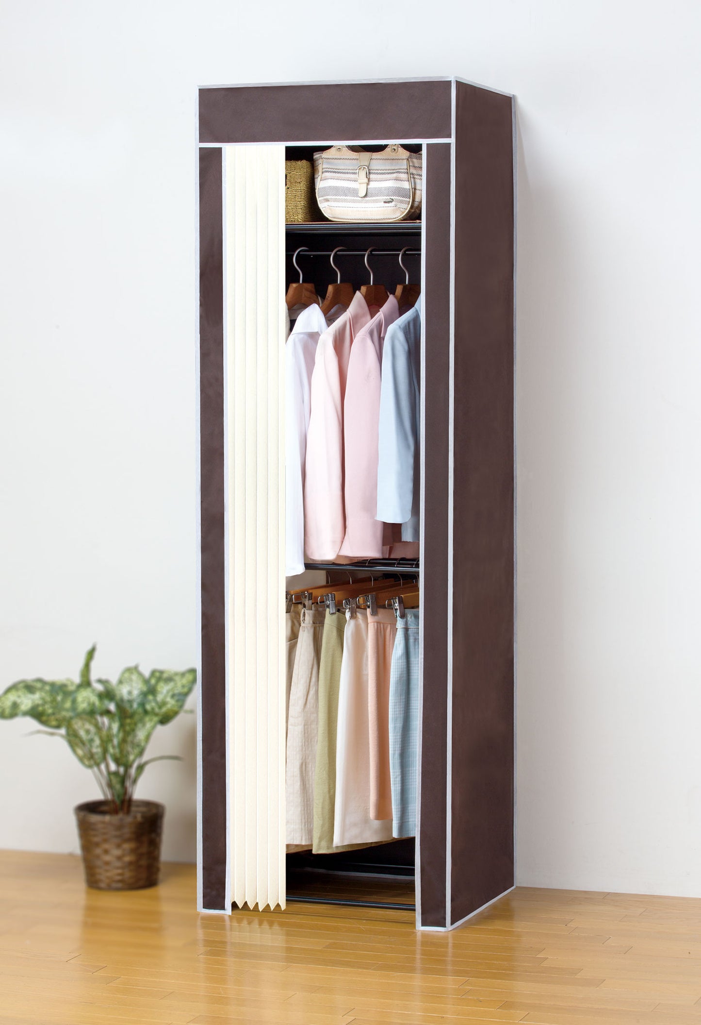 Closet hangers with selectable covers