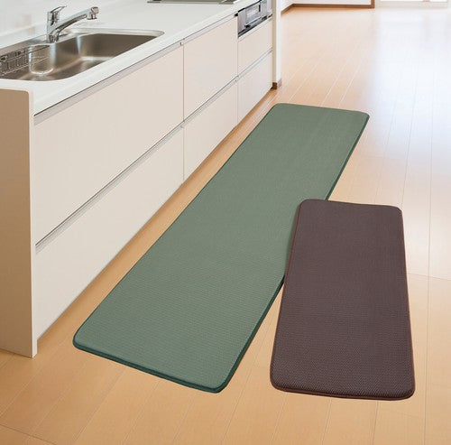 Washable kitchen mat that is gentle on your feet and back