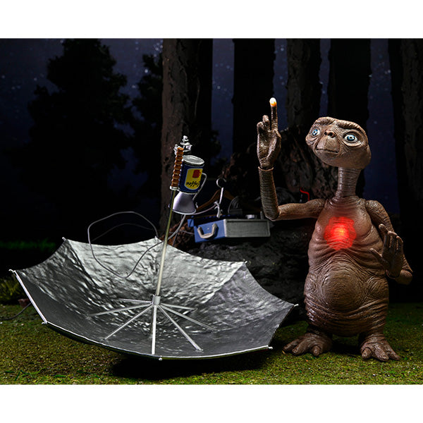 E.T.  7&quot;アクションフィギュア デラックス E.T. with LED Chest【NECA】