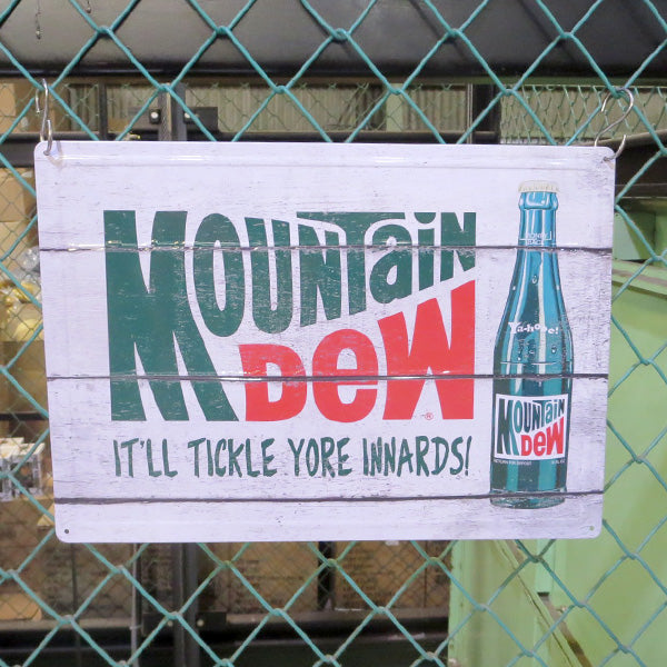 エンボス メタルサイン  MOUNTAIN DEW  IT&#039;LL TICKLE YOUR INNARDS【マウンテンデュー ブリキ看板】